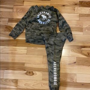 Girls Camo Abercrombie sweatsuit
